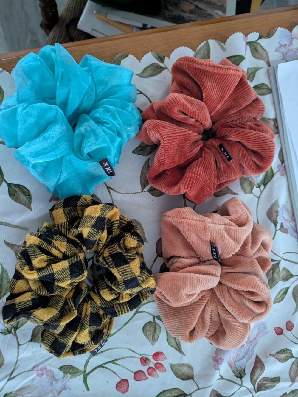 XXL Scrunchie Brand 4 pieces